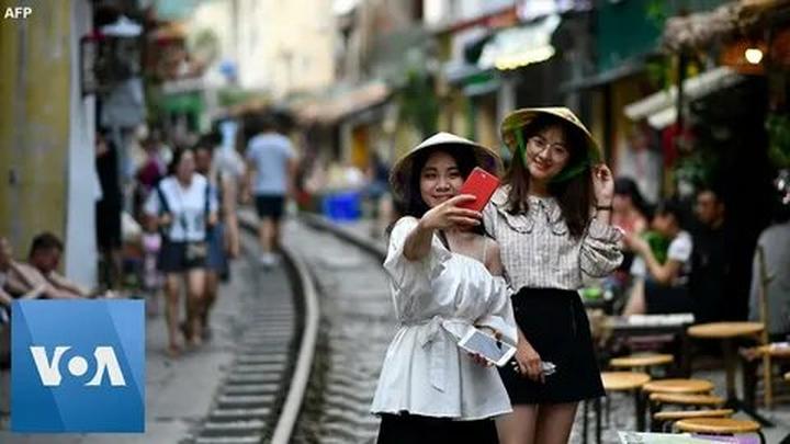 HOT: Camera siêu zoom “bóc” - Cảm hứng video marketing từ Hotspot Matrix